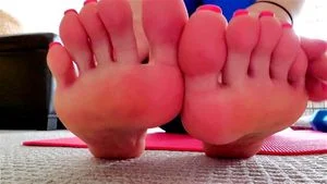 Kala Lehlani - pink fingernails and toenails
