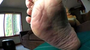 lacreme feet thumbnail