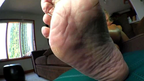 Lacreme feet thumbnail