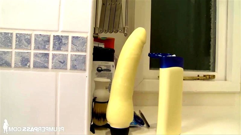 Dildo Strutting