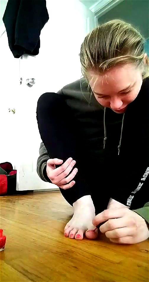 Live feet blonde girl Live feet blonde girl