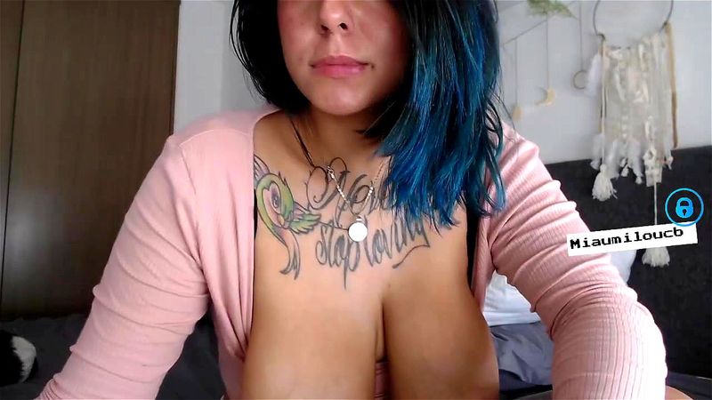 hottie big boobs tits blue hair