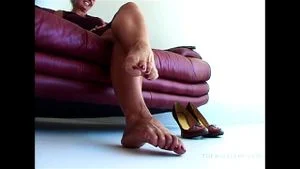 Mature feet thumbnail