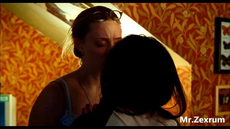 Jennifer's Body Lesbian Kiss Jennifer's Body Lesbian Kiss