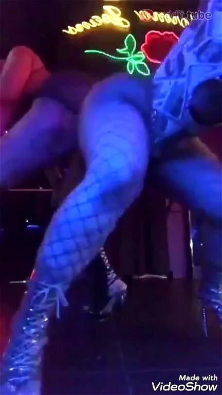 striptease, booty shaking, solo