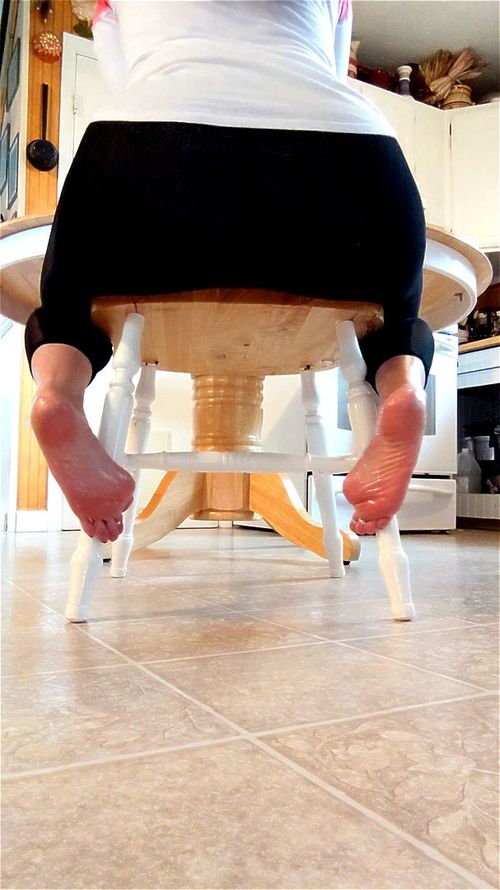 Edging The Chair: Ass, Booty & Foot Fetish Porn