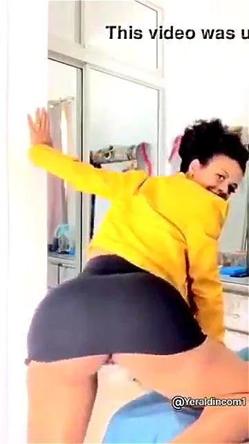 SEXY EBONY SKIRT TWERKING