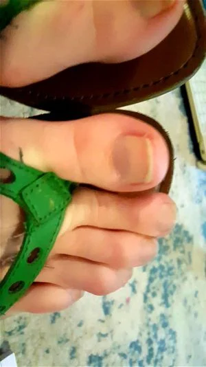 Flip flops  thumbnail