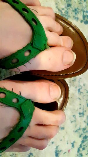 Flip flops  thumbnail