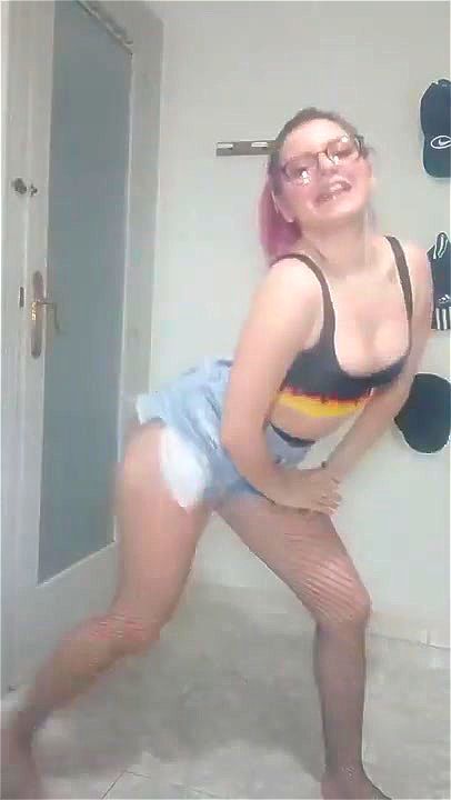 Funky Online Twerker Gal