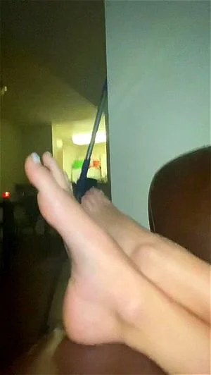 Long toes thumbnail