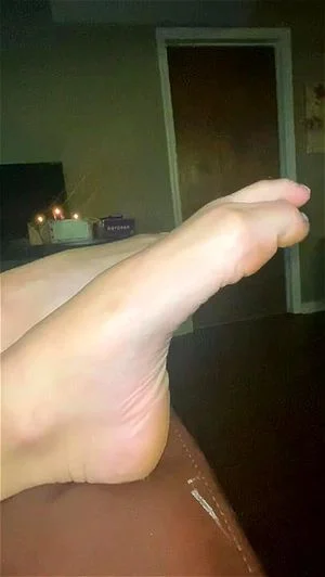 Long toes thumbnail