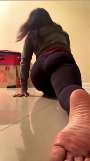 Latina foot thumbnail