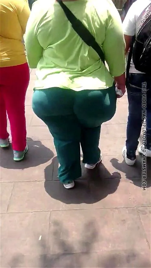 Candid - Booty thumbnail