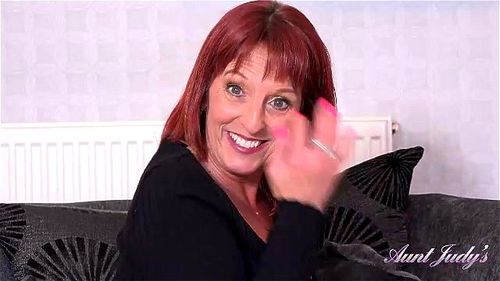 Aunty gives JOI