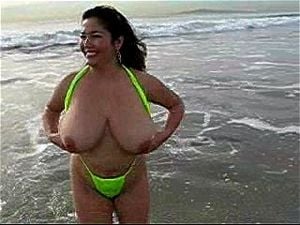 300px x 225px - Watch Latina Milf on Vacation Dulc3@ - Amateur, Vintage, Big Tits Porn -  SpankBang