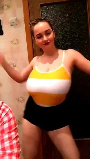 Huge tits thumbnail