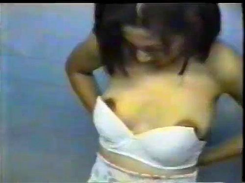 INTIP GANTI BAJU