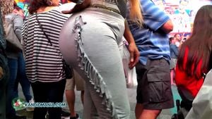 Candid booty thumbnail