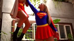 Mary Marvel vs Supergirl