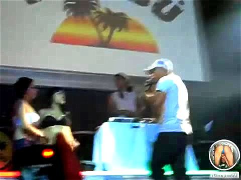 putita mexicana marcando cuquita en bragas en disco