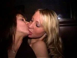 girls kiss thumbnail