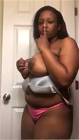 豊満な黒人女性の官能的ストリップティーズ エロ動画 - SpankBang