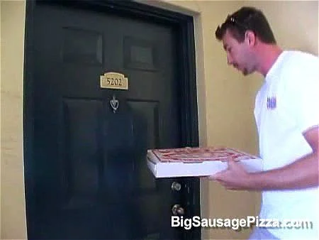 A5hlynn Br00ke big saussace pizza