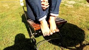 long feet thumbnail