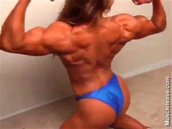 Lindsay Mulinazzi flexing