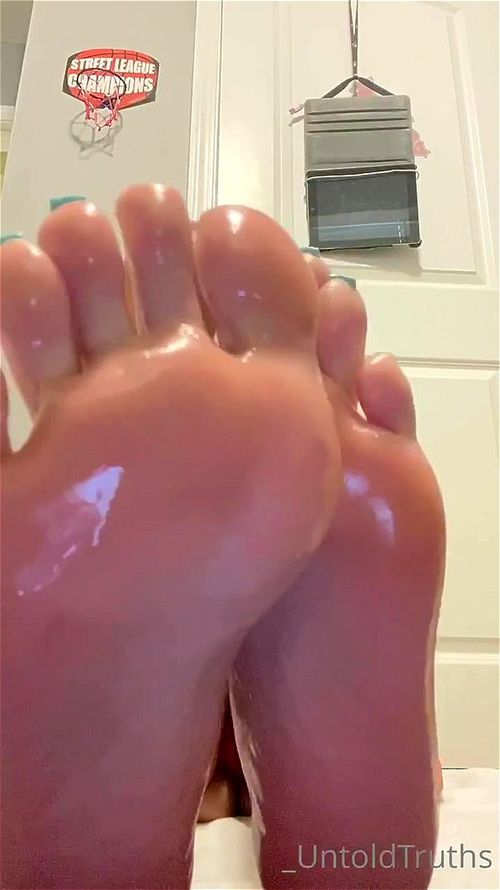 Sexy lightskin feet: Big Ass, Xvideos & Solo Porn - SpankBang