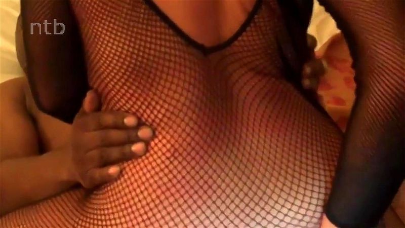 Gorgeous hotwife mommy all doors open gangbang