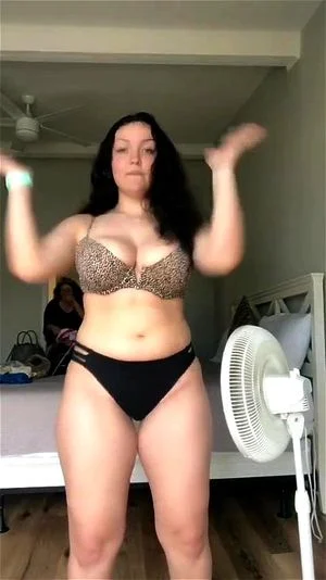 Pawg jiggles and shakes her ass