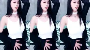 Beautiful Chinese girl's sexy dance