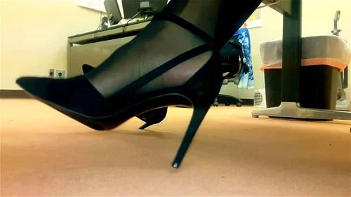 Stilettos at the office @Heelslovers