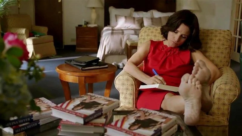 Julia Louise-Dreyfus feet and soles