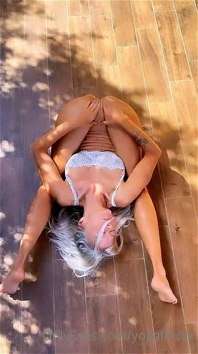 Hot yoga Porn - SpankBang->