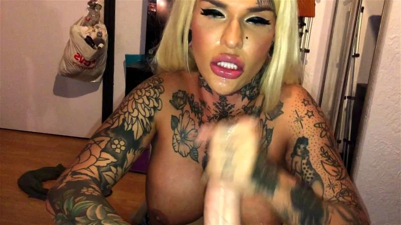 SUPER HOT BIMBO TATTED TGIRL SUCKS DICK