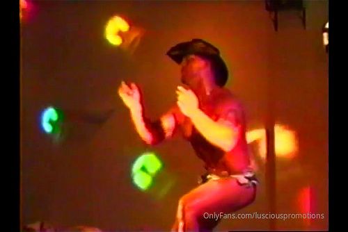male stripper: Onlyfans, Solo & Striptease Porn - SpankBang