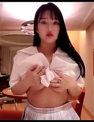 小尤奈巨乳キュート thumbnail