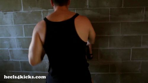 Domination masculine en cage Vidéo Porno - SpankBang