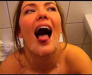 Polish Brunette Blowjob in Toilet