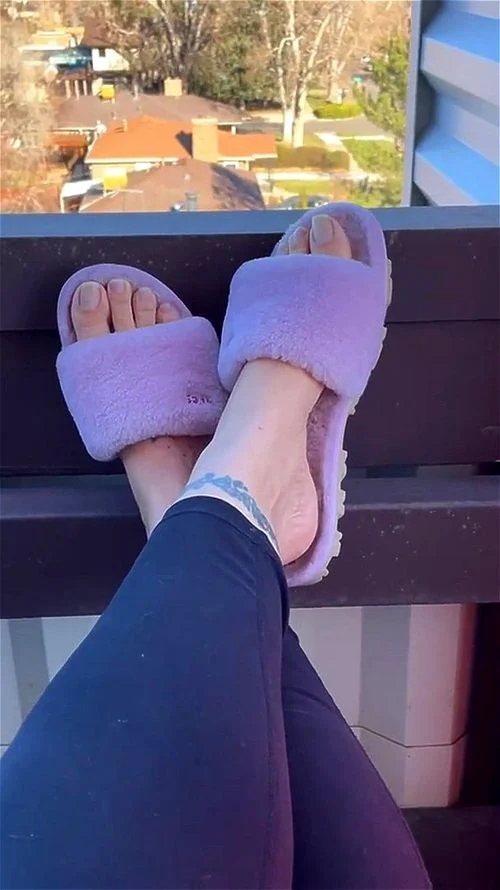 Plain gorgeous feet thumbnail