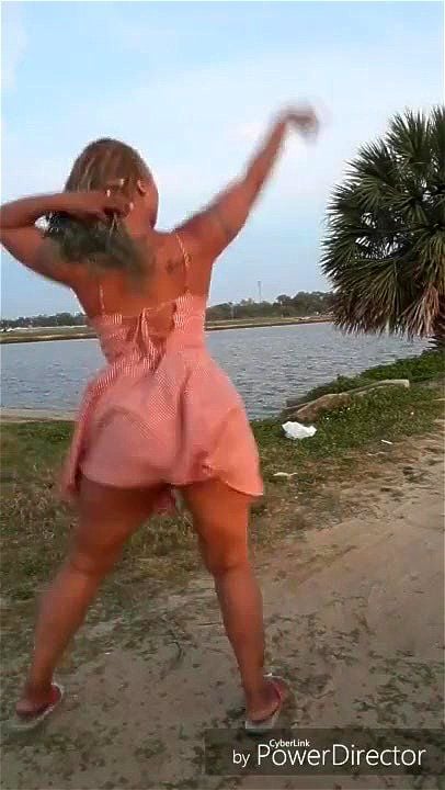 Big Ass Ebony Babe Twerking Outdoor