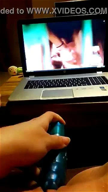 Masturbandose viendo porno Masturbandose viendo porno