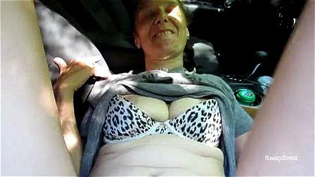 Picked up this mature married slut and fucked her in my car