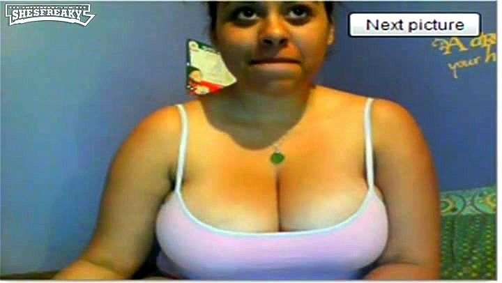 Thick ebony shows tits Thick ebony shows tits