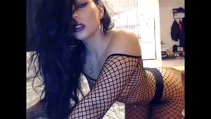 Big booty small tits cam babe teasing show