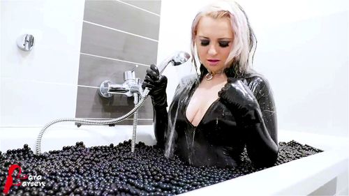 Dirty girl in latex catsuit: Fansly Porn