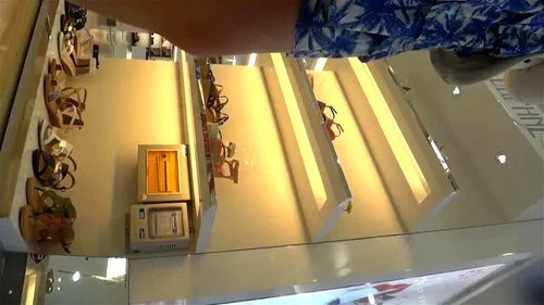 UPSKIRT When try shoes in a mall